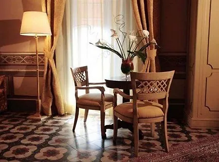 Manganelli Palace מלון 3*